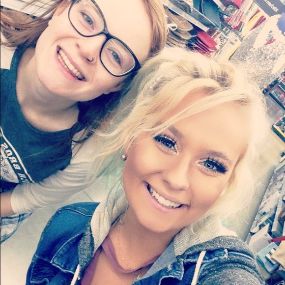 Meet Your Posher - Picture 4 of 5